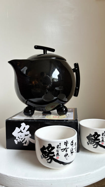 BLACK TEAPOT