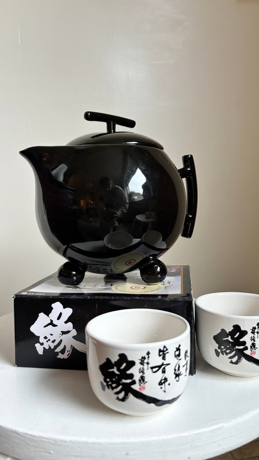 BLACK TEAPOT