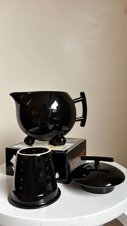 BLACK TEAPOT