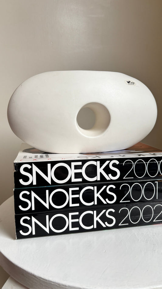 SCULPTURAL WHITE VASE
